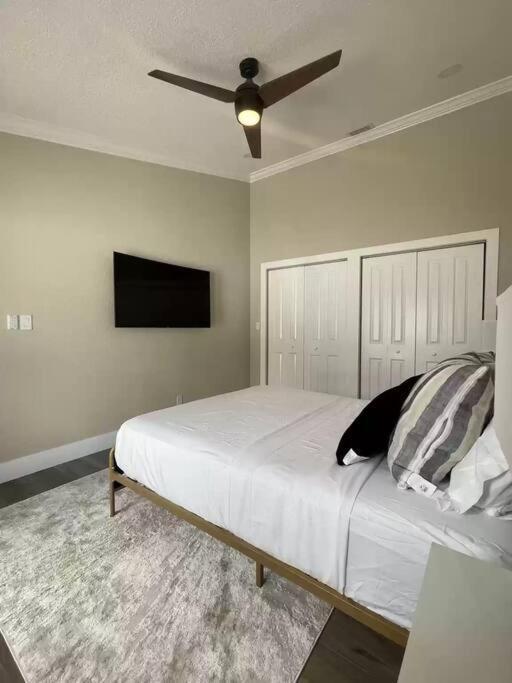 Alluring Luxury Oasis, Modern Comfort & Relaxation Wellington Bagian luar foto