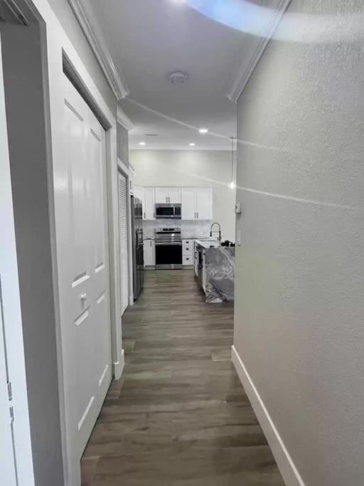 Alluring Luxury Oasis, Modern Comfort & Relaxation Wellington Bagian luar foto