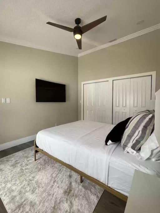 Alluring Luxury Oasis, Modern Comfort & Relaxation Wellington Bagian luar foto