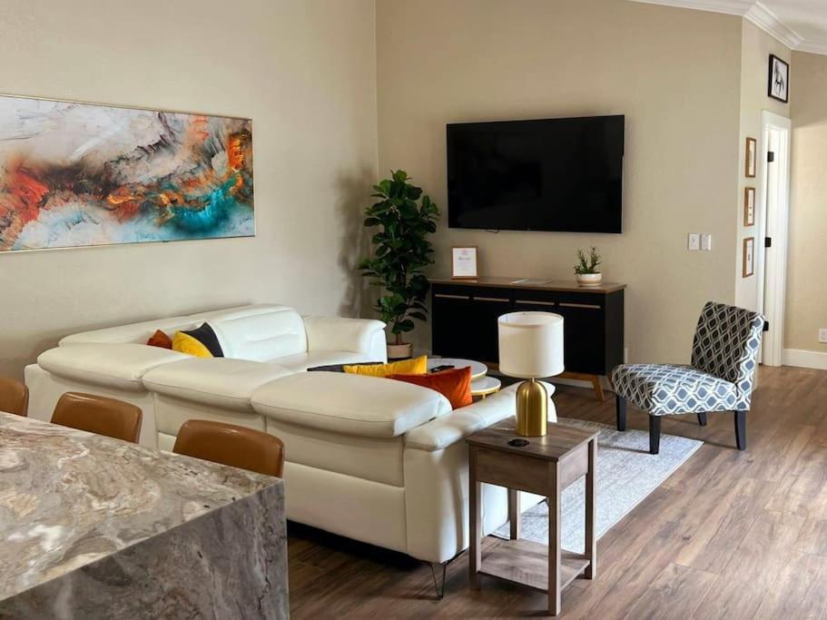 Alluring Luxury Oasis, Modern Comfort & Relaxation Wellington Bagian luar foto