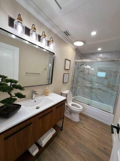 Alluring Luxury Oasis, Modern Comfort & Relaxation Wellington Bagian luar foto